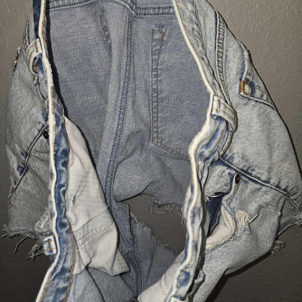 Abercrombie & Fitch The Mom Short High Rise Light Wash Shorts Size 33/16 - Picture 15 of 16